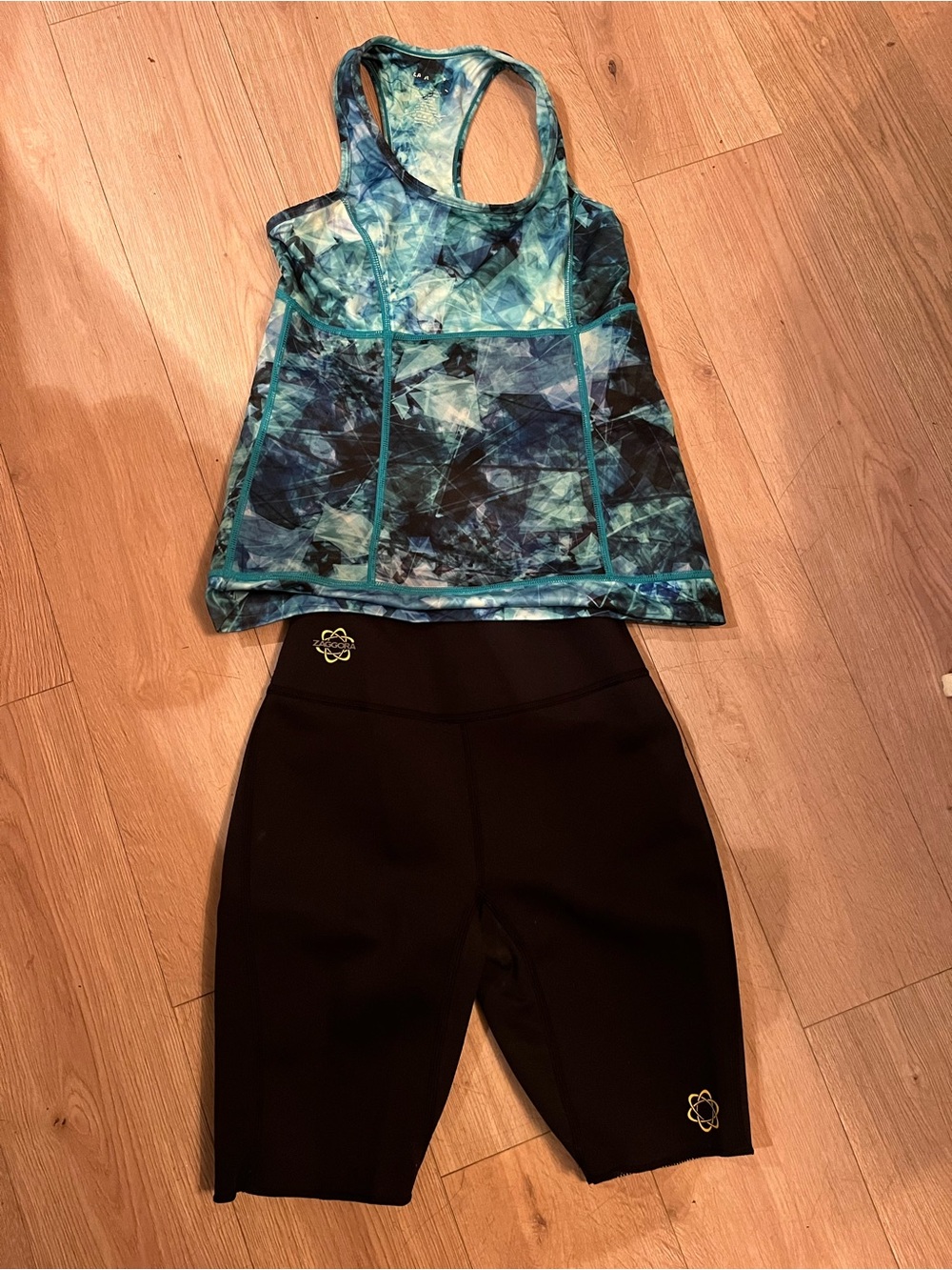 Zaggora women’s Medium thermal neoprene hot shorts and hot tank top set